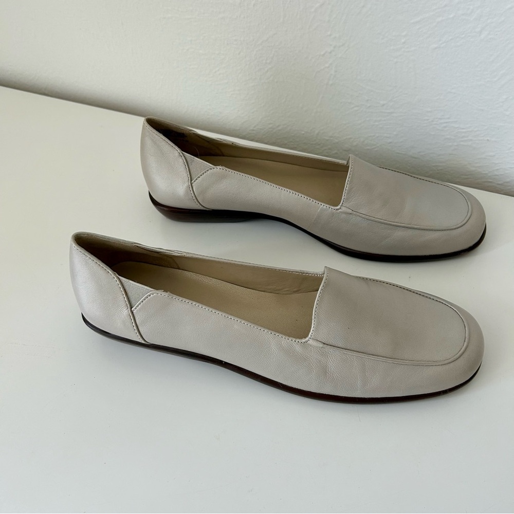 NWOT - Silver, Leather Flats Loafers Easy Spirit, women’s size 8.5 A (narrow) - Picture 4 of 8